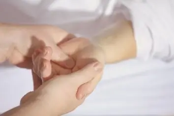 Holistic hand treatment for relaxation